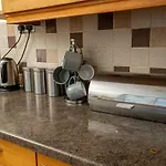 Stylish 3-Bed Swansea Home With Wifi & Kitchen