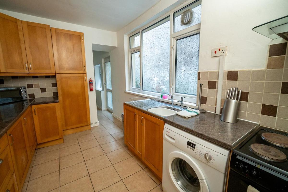 Stylish 3-bed With Wifi & Kitchen Holiday home *