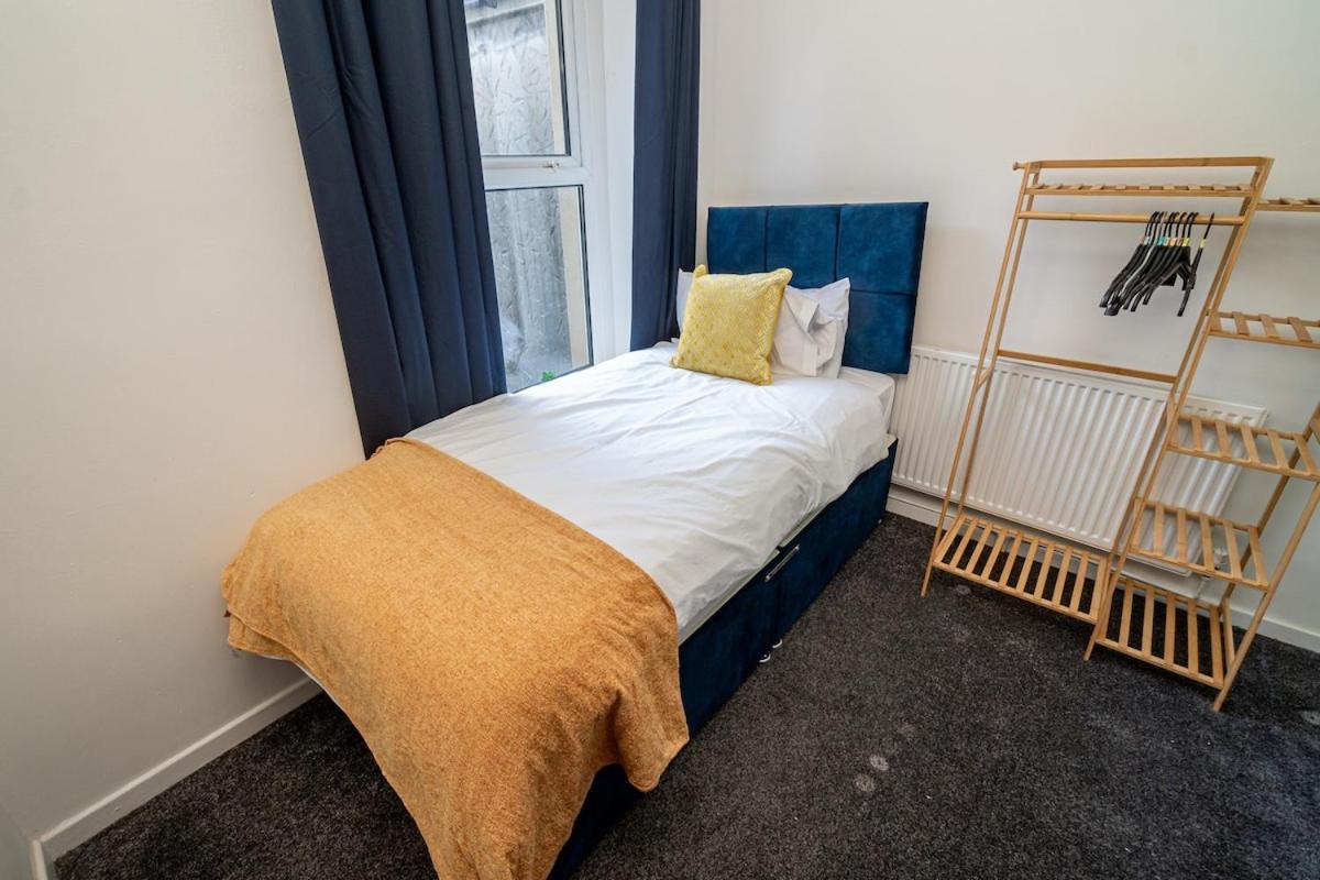 Stylish 3-bed With Wifi & Kitchen * Swansea