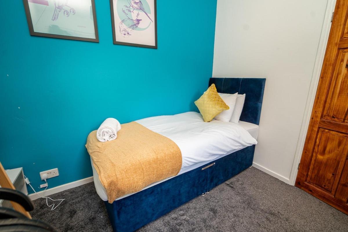 Stylish 3-bed With Wifi & Kitchen Holiday home *