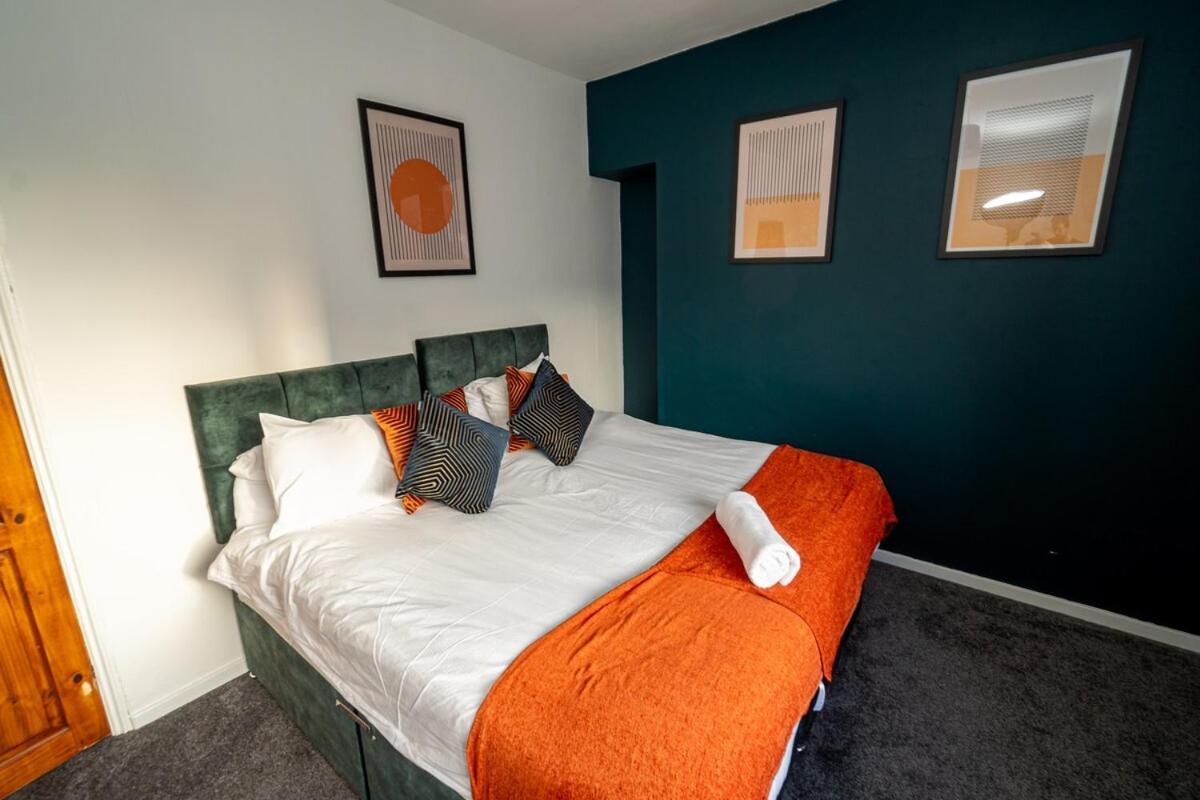 Stylish 3-bed With Wifi & Kitchen Holiday home *