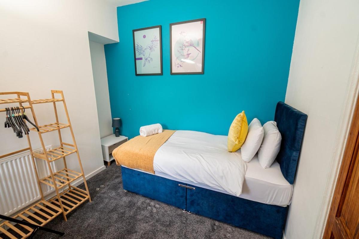 Stylish 3-bed With Wifi & Kitchen Holiday home Swansea