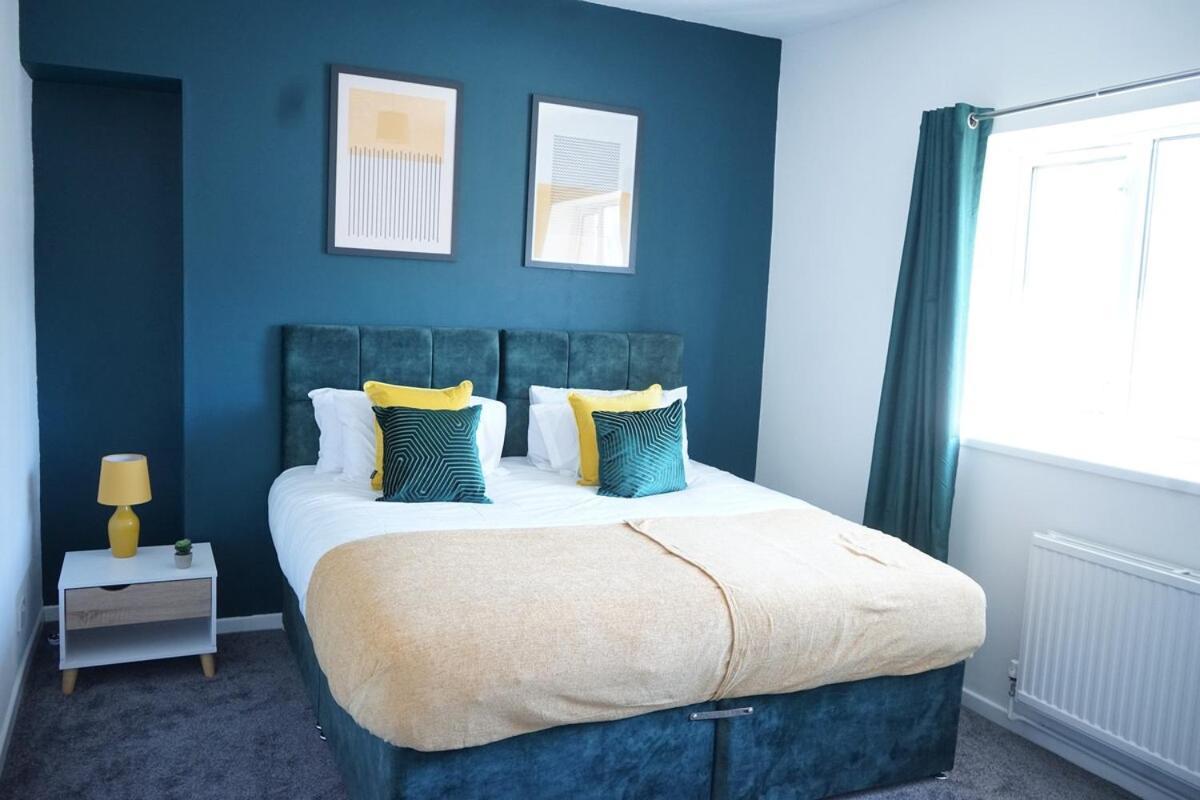 Stylish 3-bed With Wifi & Kitchen *