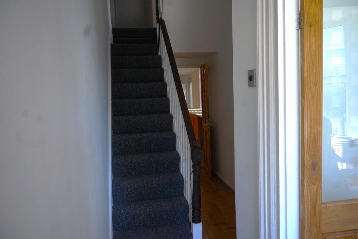 Stylish 3-bed With Wifi & Kitchen Swansea
