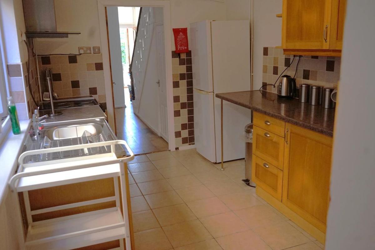 Stylish 3-bed With Wifi & Kitchen