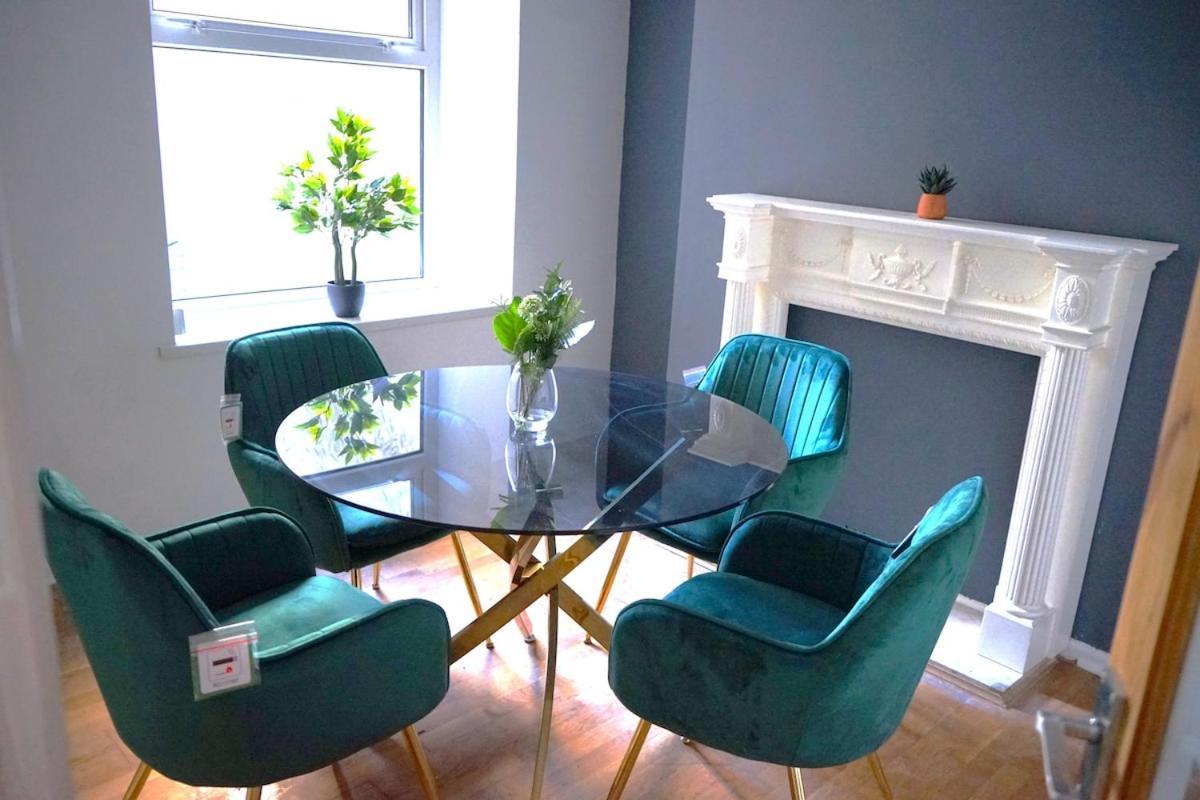 Stylish 3-bed With Wifi & Kitchen Holiday home *